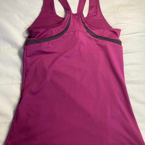 Reebok tank! - Picture 2 of 2